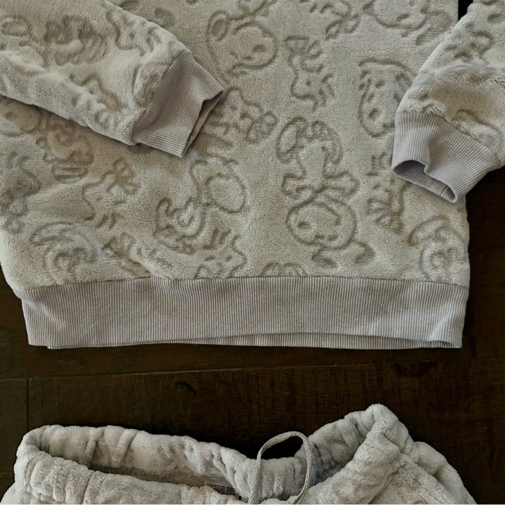 Snoopy Light Gray Crewneck and Matching Pants - Size small! - Picture 6 of 8